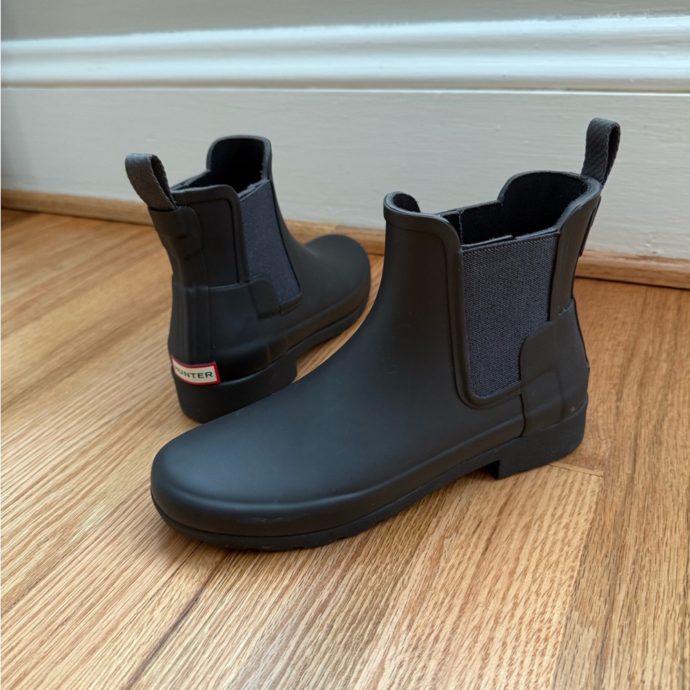 NEW Hunter Refined Women’s Chelsea Waterproof Ankle Boots